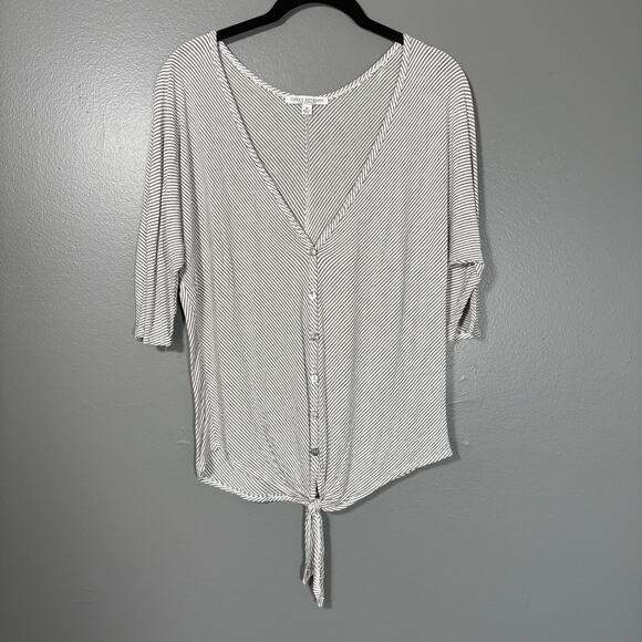 Green Envelope Women's Casual Boho Tie Front Top - Size Medium - Gray & White - Picture 1 of 5
